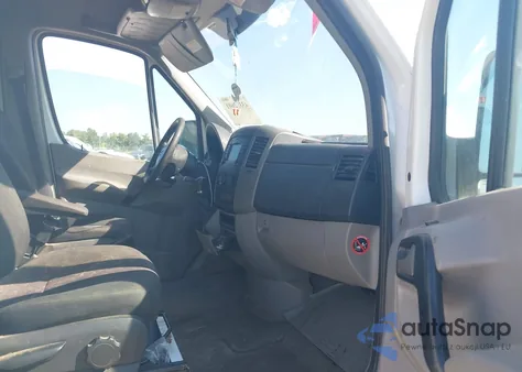 2017 Mercedes-Benz Sprinter 2500 Standard Roof V6 из США, поврежденный, VIN WD3PE7CD5HP393899